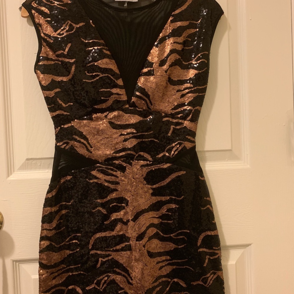 Dress - Picture 3 of 3